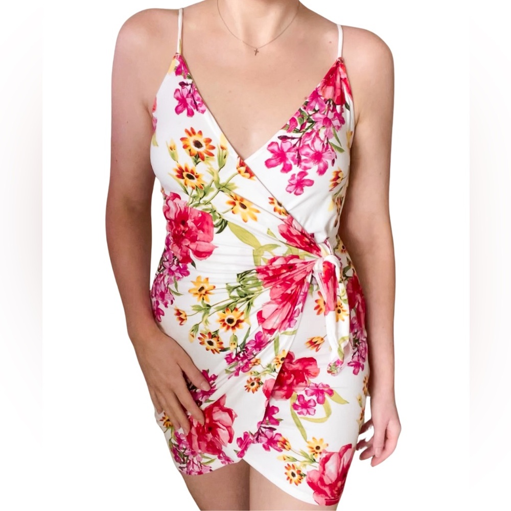 NWOT Heart & Hips Tulip Hem Tie Front Floral Dress